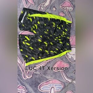 Xersion Kids Geometric Shorts in Black and Neon Green